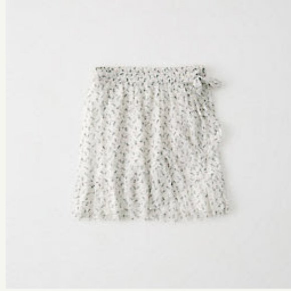 CLOSETCLEANOUT NWT Abercrombie & Fitch White Ruffle Skirt - Picture 3 of 8